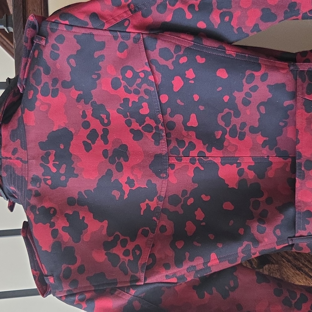 Burberry Red and Black Camo Trench Coat Limited Edition - Picture 10 of 15
